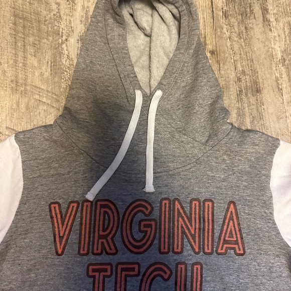 Women’s VT pullover size medium - Picture 2 of 4